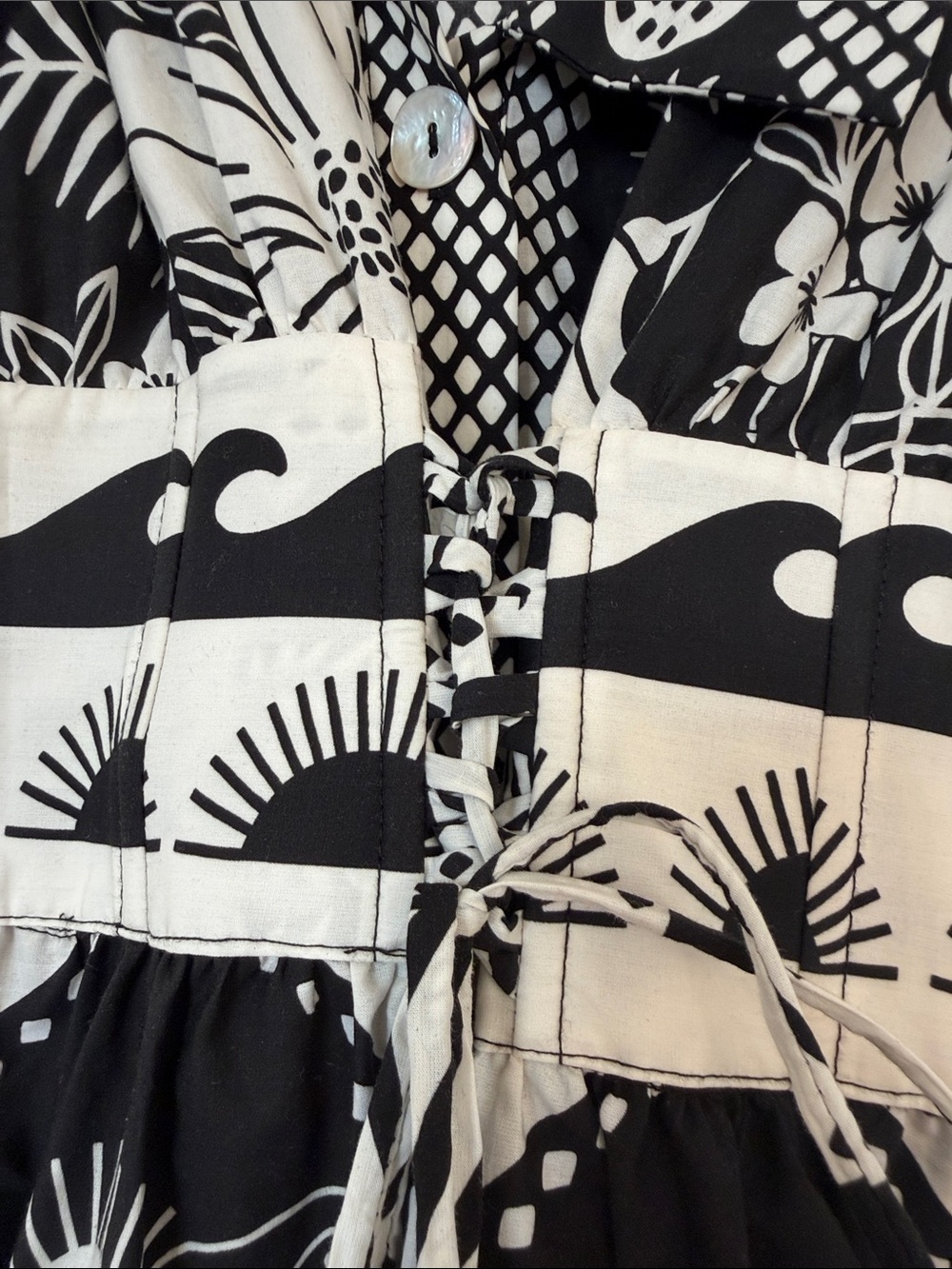 FARM Rio Black & White Tropical Print V-Neck Midi Dress - Picture 3 of 12